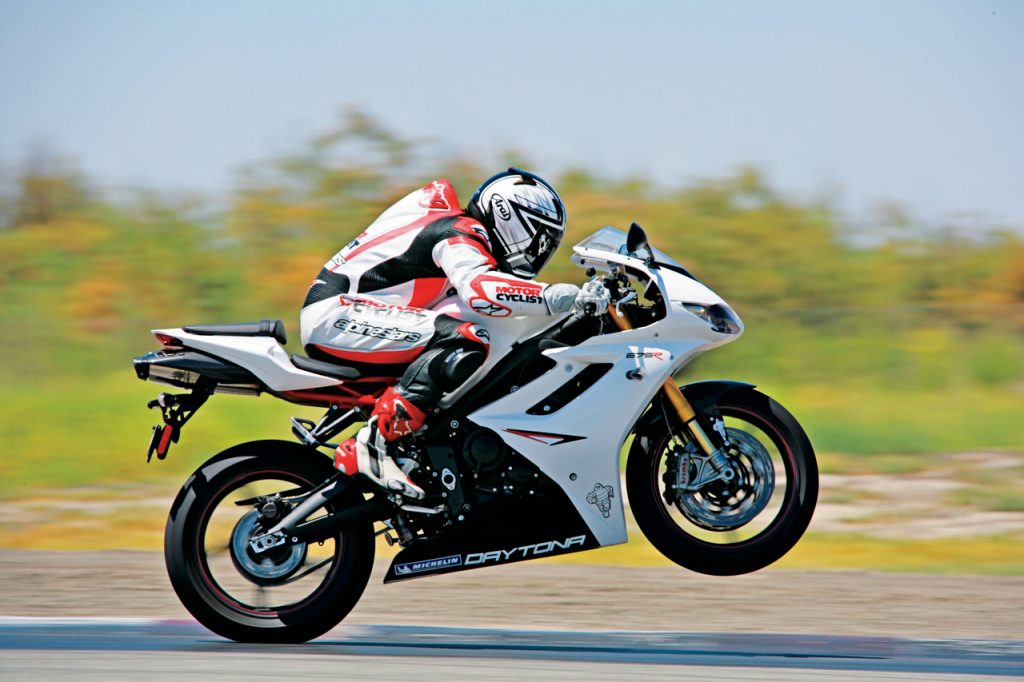 Triumph 675 impenna wheelie