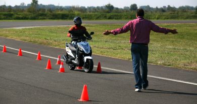Riccardo Matesic durante un corso di guida a Vairano