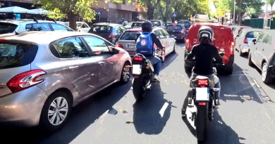 moto nel traffico a Roma