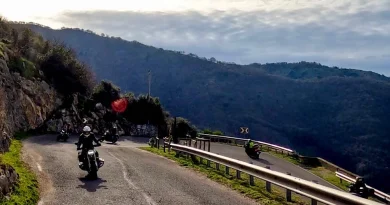 Motociclisti sulla strada per Rocca Massima