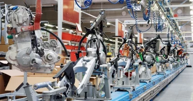 Linea montaggio motori KTM