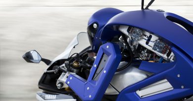 2015 Yamaha MotoBOT robot guida moto