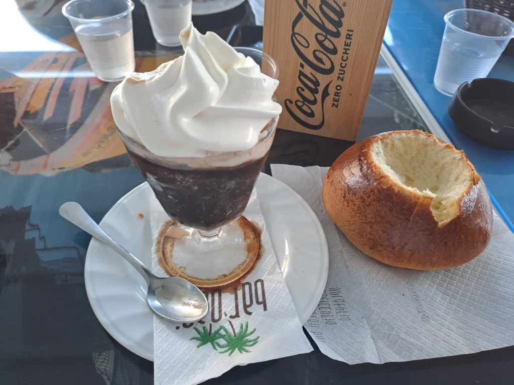 Granita di caffè con panna