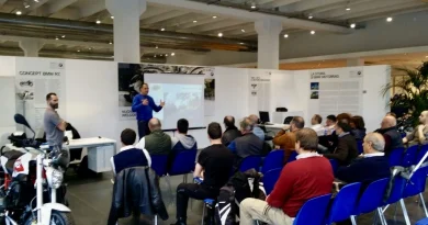 Lezione teorica presso BMW Motorrad Roma Motoskills
